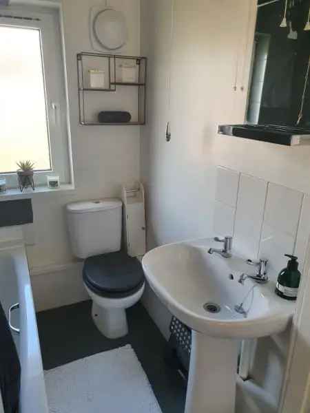 Flat For Rent in Rother, England