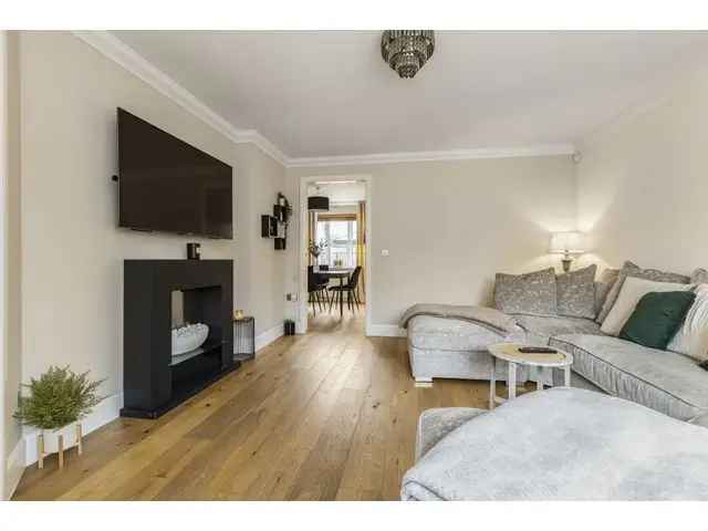 3 bedroom end-terraced house for sale