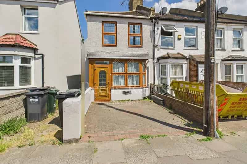 3 Bedroom Semi Detached House for Rent Dartford DA1