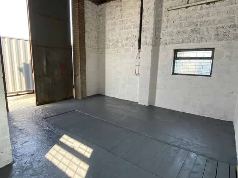 Small Lock Up Workshop For Rent