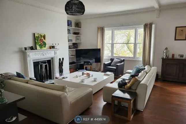 Flat to rent in Belsize Park, London NW3