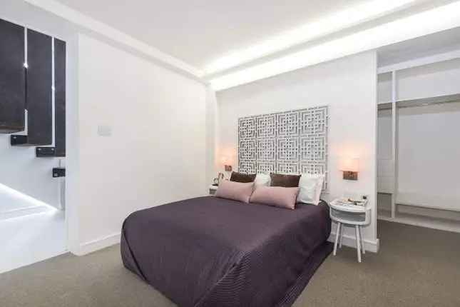 Flat for sale in Earls Court Road, London SW5