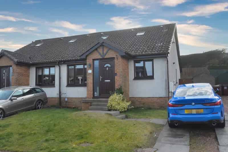 4 Bed Semi-Detached Chalet Bungalow Extended Modern Family Home