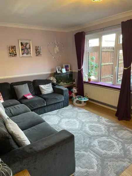 2 Bed Semi Detached House End Terrace Large Garden New Boiler