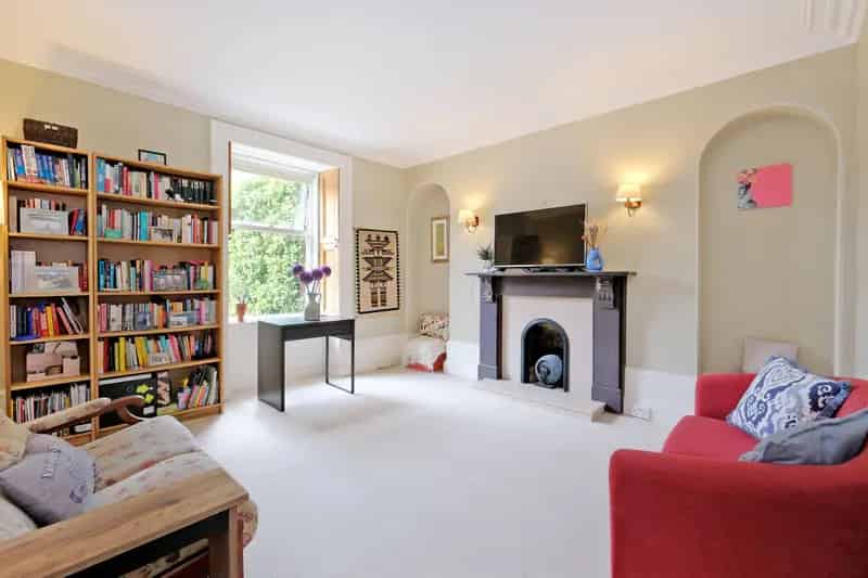 Rosemount 2-Bedroom Apartment Spacious Garden Gas Central Heating
