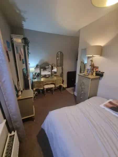 2 Bedroom House Near M65 and Skipton