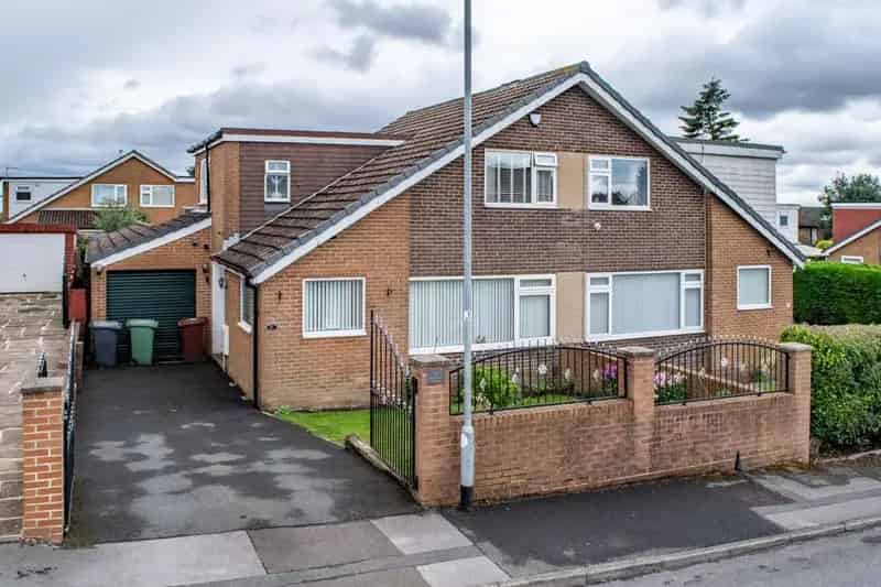 3 Bedroom Semi Detached House For Sale Drighlington