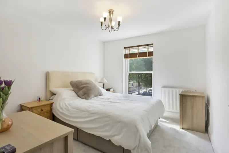 1 Bedroom Apartment Poplar - Modern Apartment for Sale