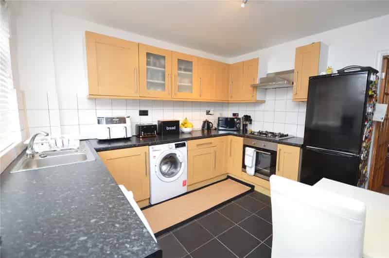2 Bedroom Terrace House Near Leeds City Centre