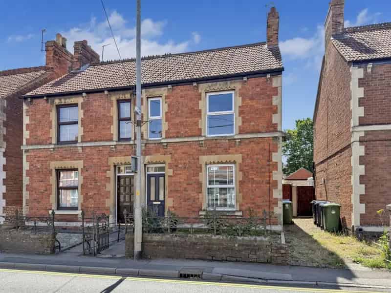 2 Bedroom House For Sale in Westbury