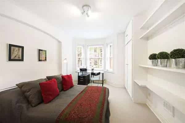 2-Bedroom Flat for Sale in Prestigious Mansion Block