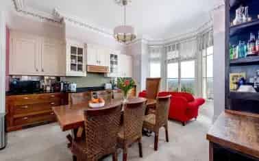 Spacious Victorian Ground Floor Flat Near Taunton Town Centre