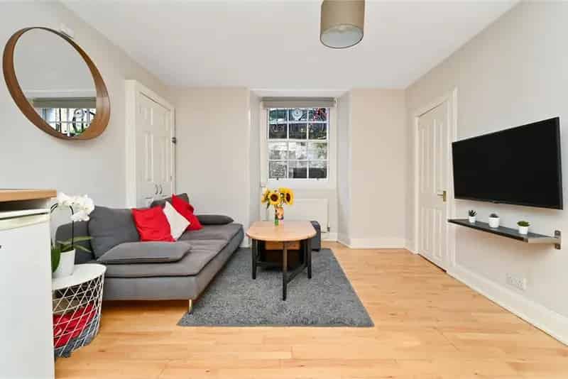 2 Bed Flat West End Edinburgh - Category B Listed Building