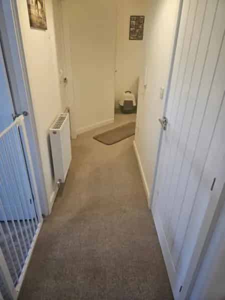 2 King Size Bedrooms Newly Decorated House with Parking and Garden