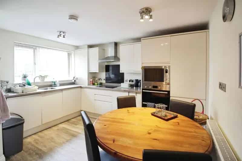 4 bedroom End Terrace House for sale, Birstall, 2555hhhaWest Yorkshire, WF17