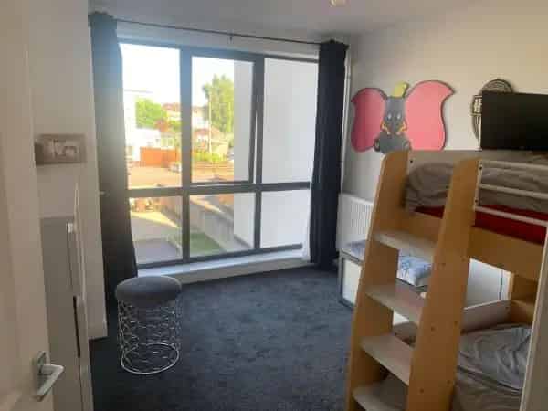 Spacious Two Bed Flat Near Poole Town Centre