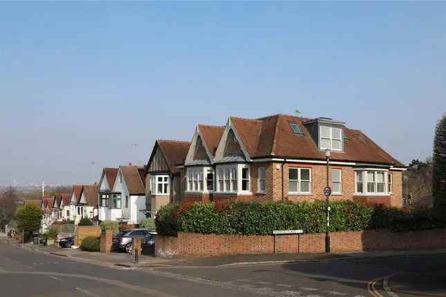 Semi Detached House for Sale in Wimbledon SW19