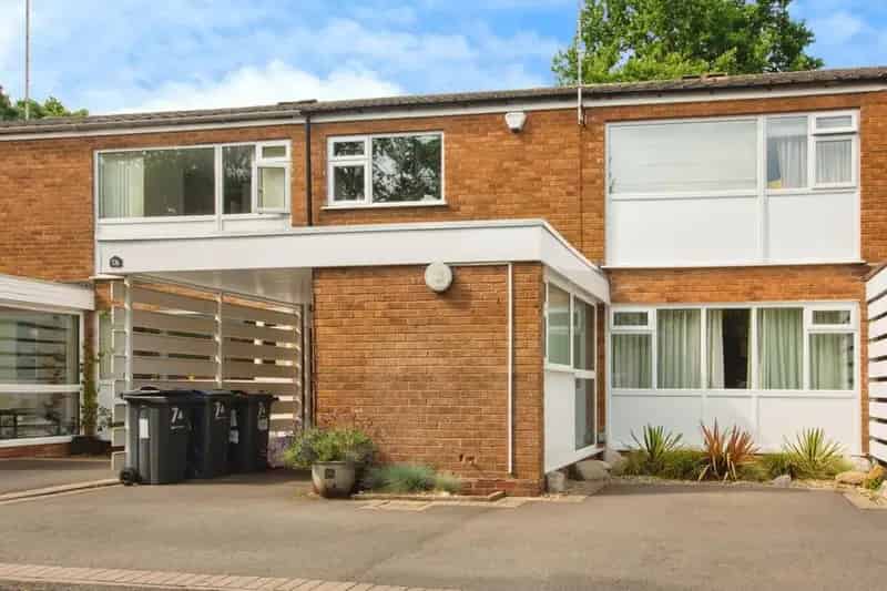4 Bedroom End Terrace House for Sale