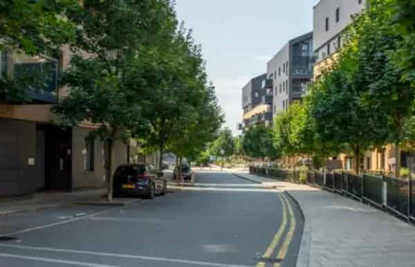 3 Bed Maisonette with Private Garden near Blackhorse Road Station