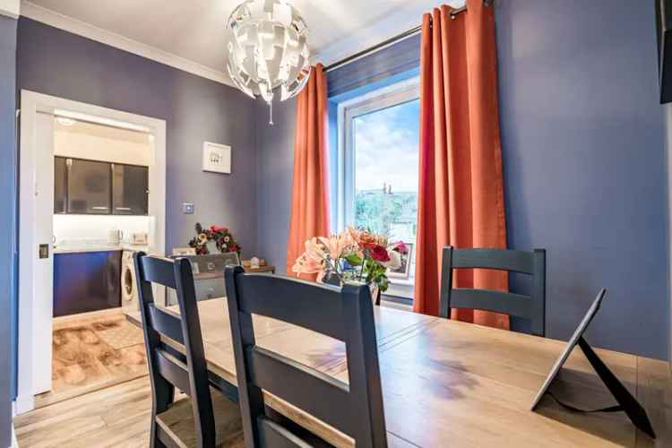 Two Bedroom Main Door Apartment Langside