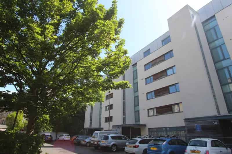 3 Bedroom Flat to Rent in Edinburgh Shore