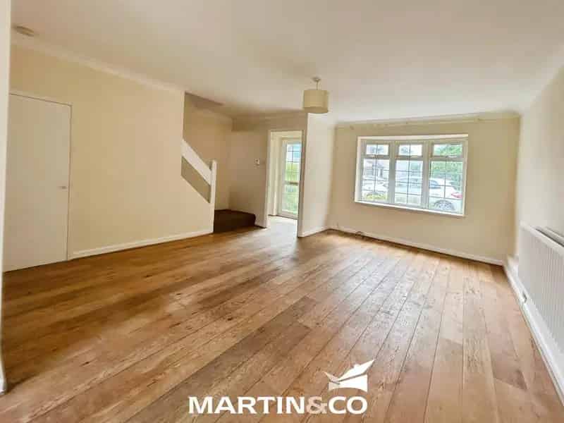 3 bedroom end of terrace house to rent