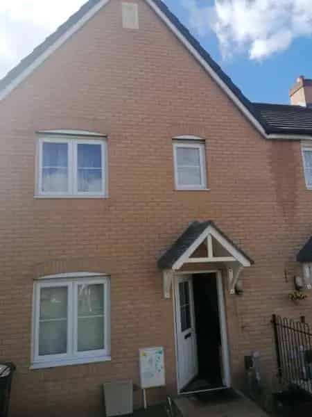 2 Bedroom New Build Home with Garden and Parking