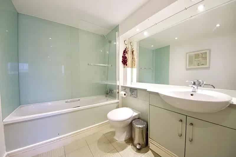 2 Bedroom Apartment House to Rent Thames View