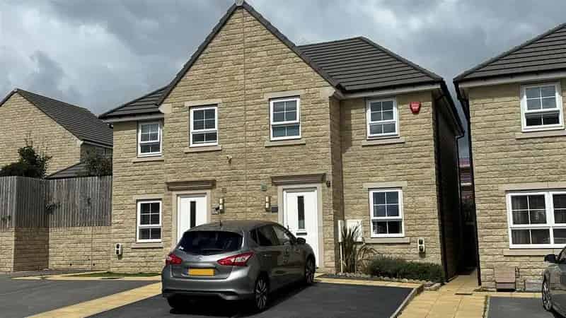 3 Bedroom Semi-Detached House For Sale