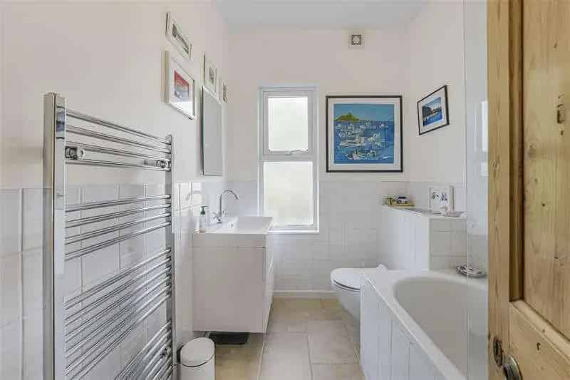 2 Bed House for Sale Near Raynes Park Station