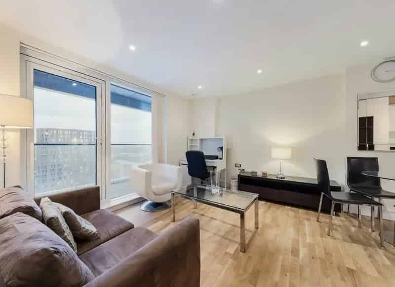Bright 11th Floor 1-Bed Apartment with Balcony and Stunning Views