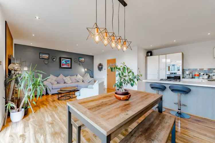 Stunning Clyde River View 2-Bed Apartment QE3 Building Glasgow