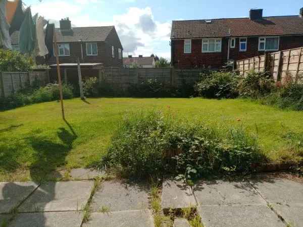 Bungalow For Rent in Salford, England