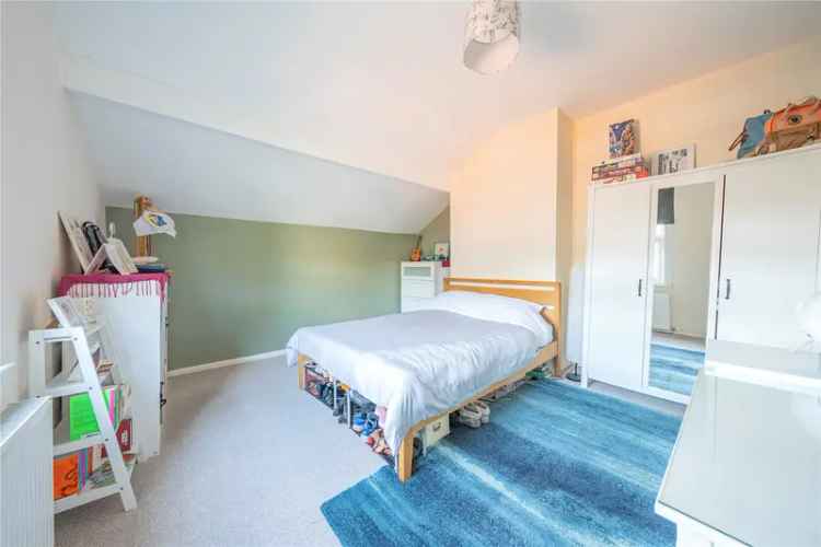 House For Sale in Leeds, England