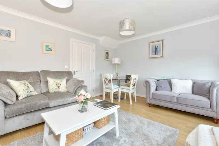 2 Bedroom End Terrace House Near Mainline Station