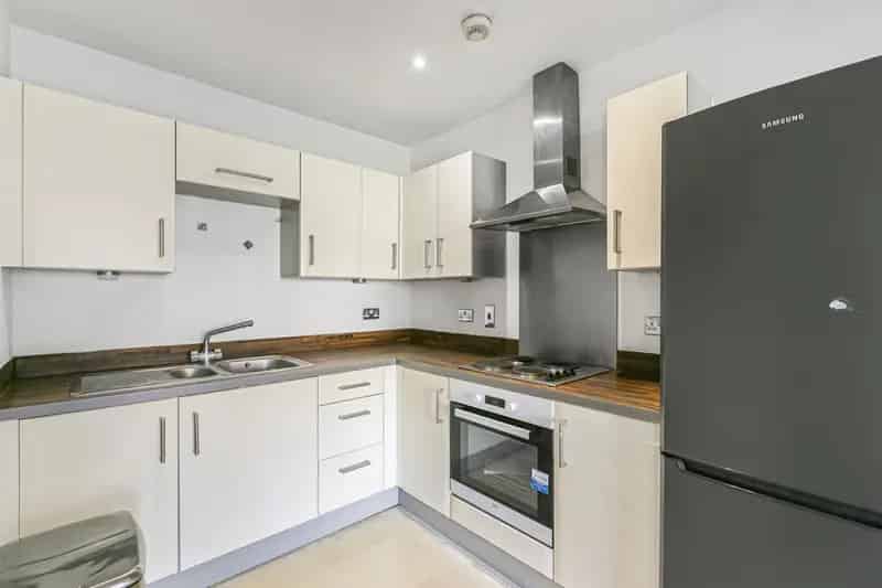 1 Bedroom Flat for Sale Near Tramlink