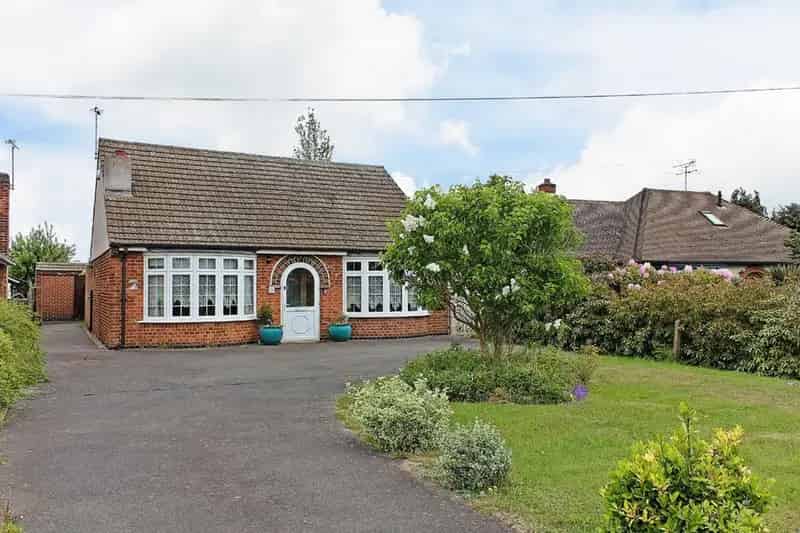 2 Bedroom Detached Bungalow House to Rent