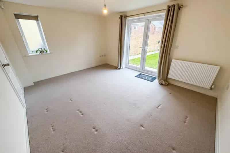 3 Bedroom Semi Detached House To Let