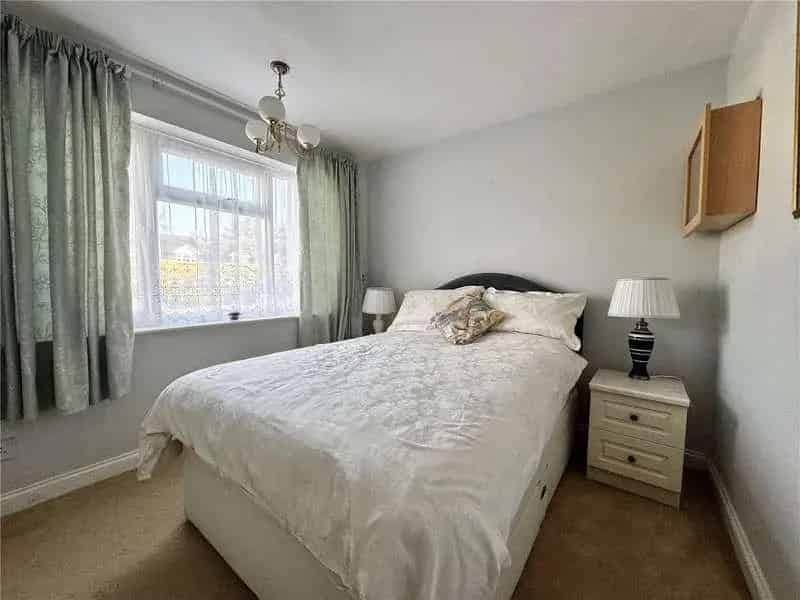 2 Bed Flat for Sale with Garage and Balcony