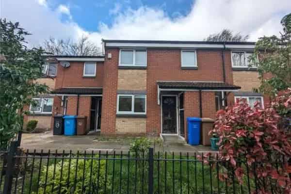 Cottage Flat Near Amenities Central Heating