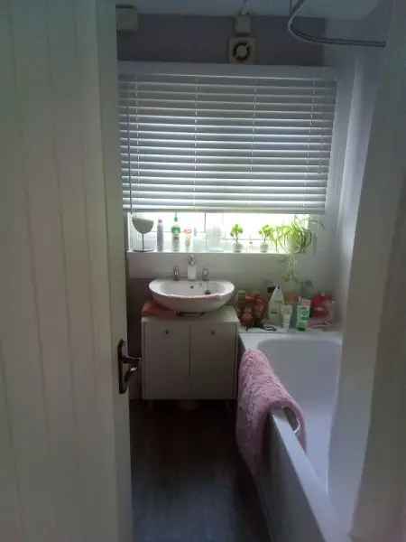 Gff New Bathroom New Flooring 4 Flats Near Amenities