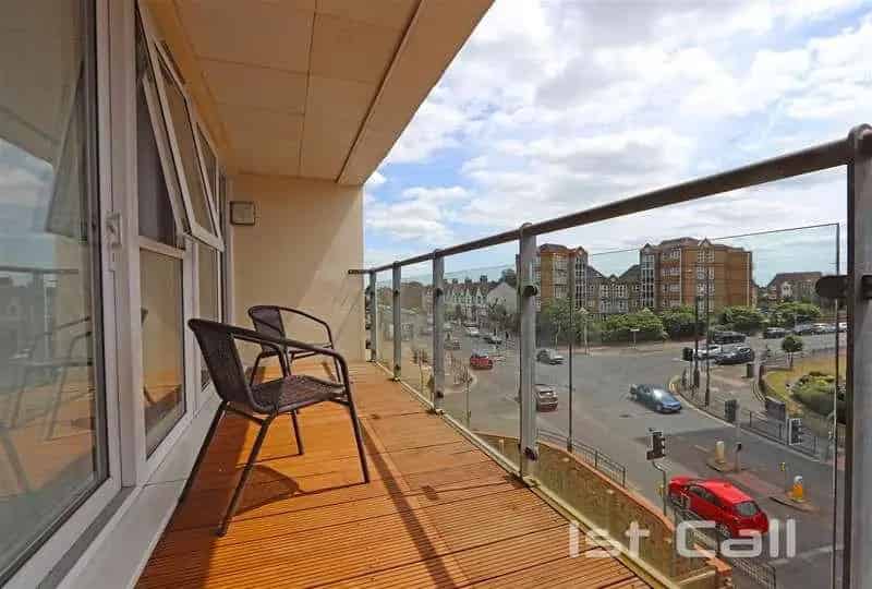 1 Bed Flat for Sale Spacious Apartment with Balcony Parking