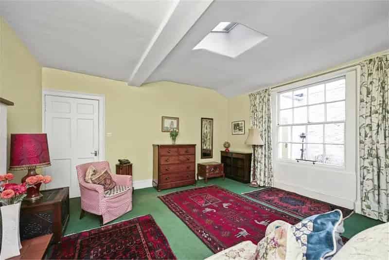 1 Bed Flat Newington Main Door Spacious Requires Modernisation