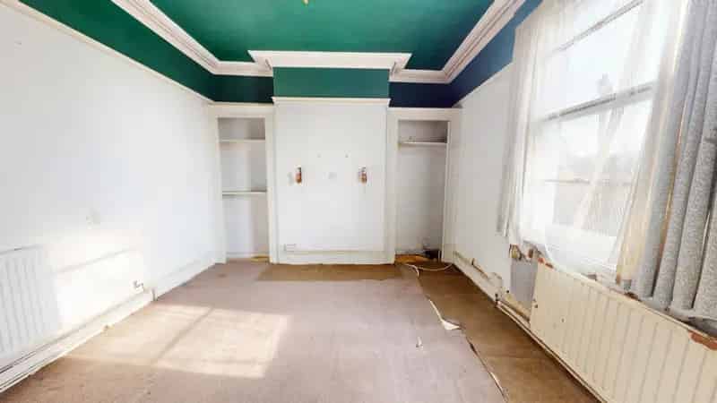 4 Bedroom Grade II Listed House Requiring Renovation