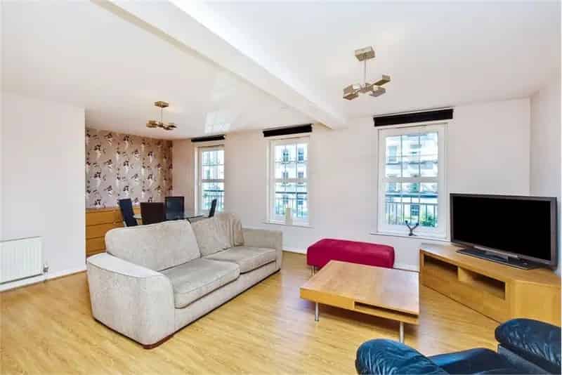 2 Bed Flat Dalry Edinburgh Modern Kitchen Open Plan Living Private Parking
