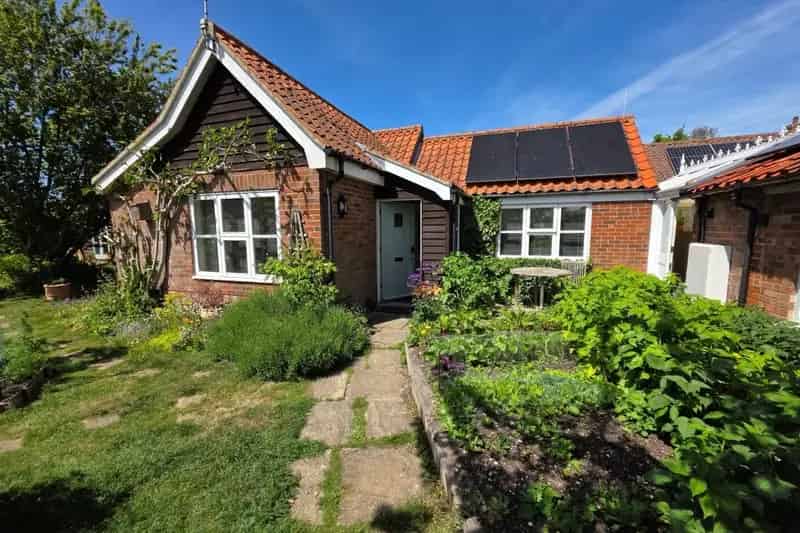 Picturesque Suffolk Home with Two Annexes and Garden