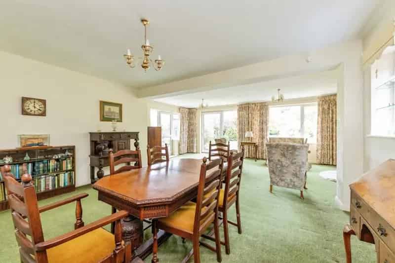 3 Bed Detached House Bengeo Large Garden Modernisation Potential