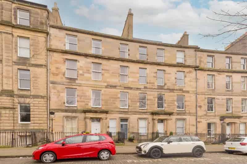 3 Bedroom Flat to Rent in Edinburgh New Town