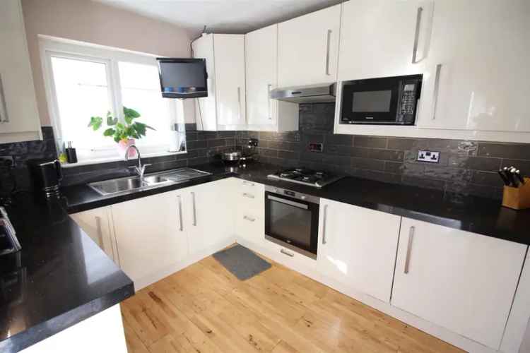 3 Bedroom Semi Detached House to Rent