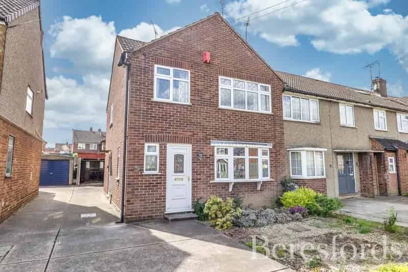 3 Bedroom End of Terrace House for Sale